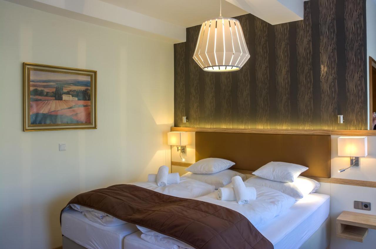 Hotel Klosterturm ฮิลเดสไฮม์ ภายนอก รูปภาพ