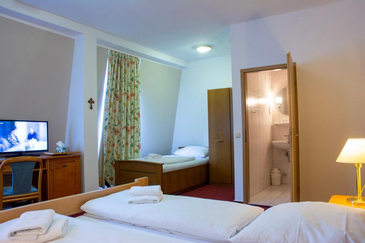 Hotel Klosterturm ฮิลเดสไฮม์ ภายนอก รูปภาพ